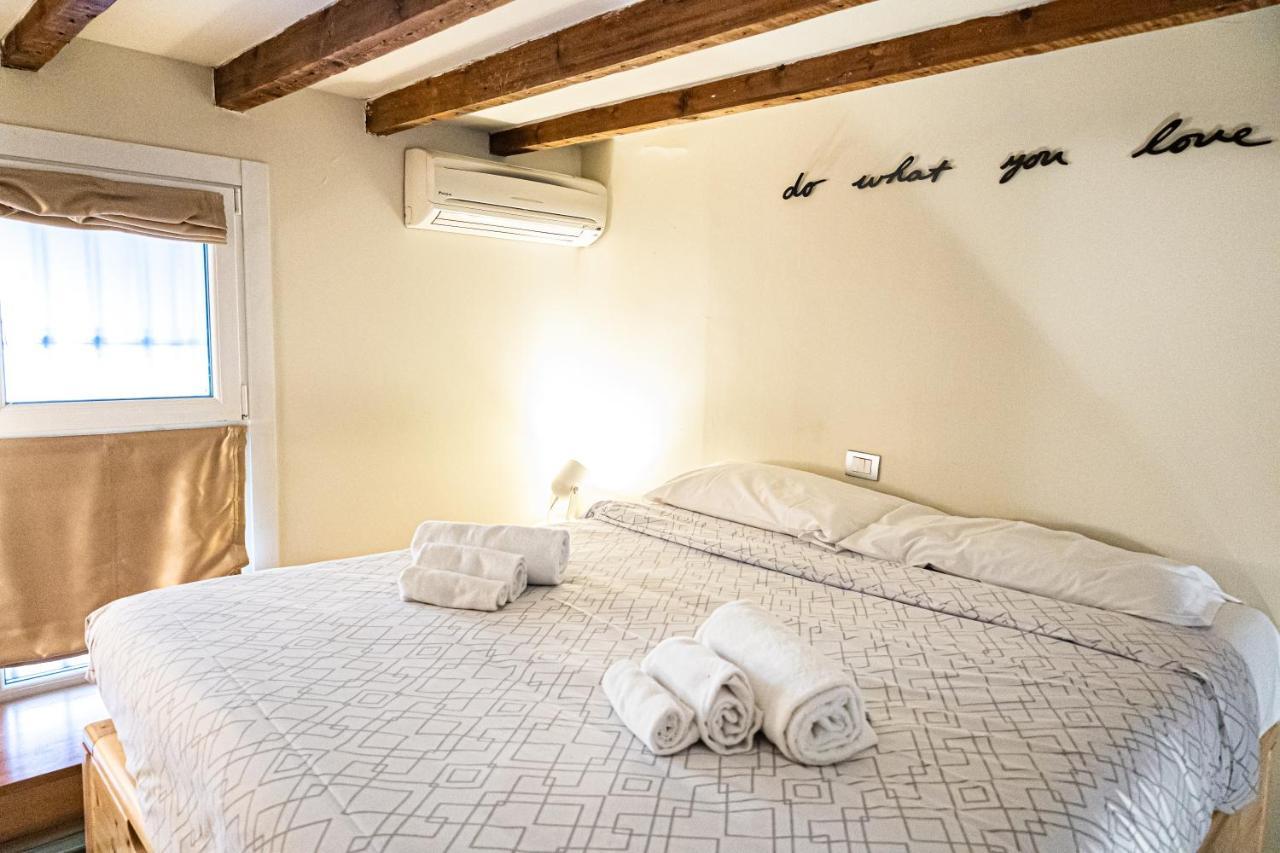 Intrho Navigli-Centro Apartment - Modern & Cozy, Milan